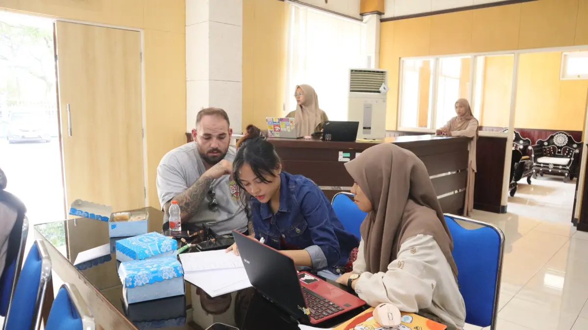 COACHING: Pelaku UMKM NTB yang sedang mengikuti kegiatan coaching dan desk registrasi pangan olahan, di aula BBPOM Mataram, Selasa (5/5). (BBPOM Mataram)