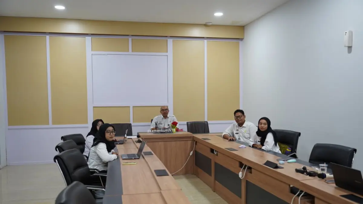 Jajaran Kanwil Kemenkum NTB mengikuti Forum Komunikasi Kebijakan (Policy Talks) secara virtual terkait penguatan kapasitas Analis Kebijakan untuk mendukung kebijakan publik yang tepat sasaran dan berbasis bukti.