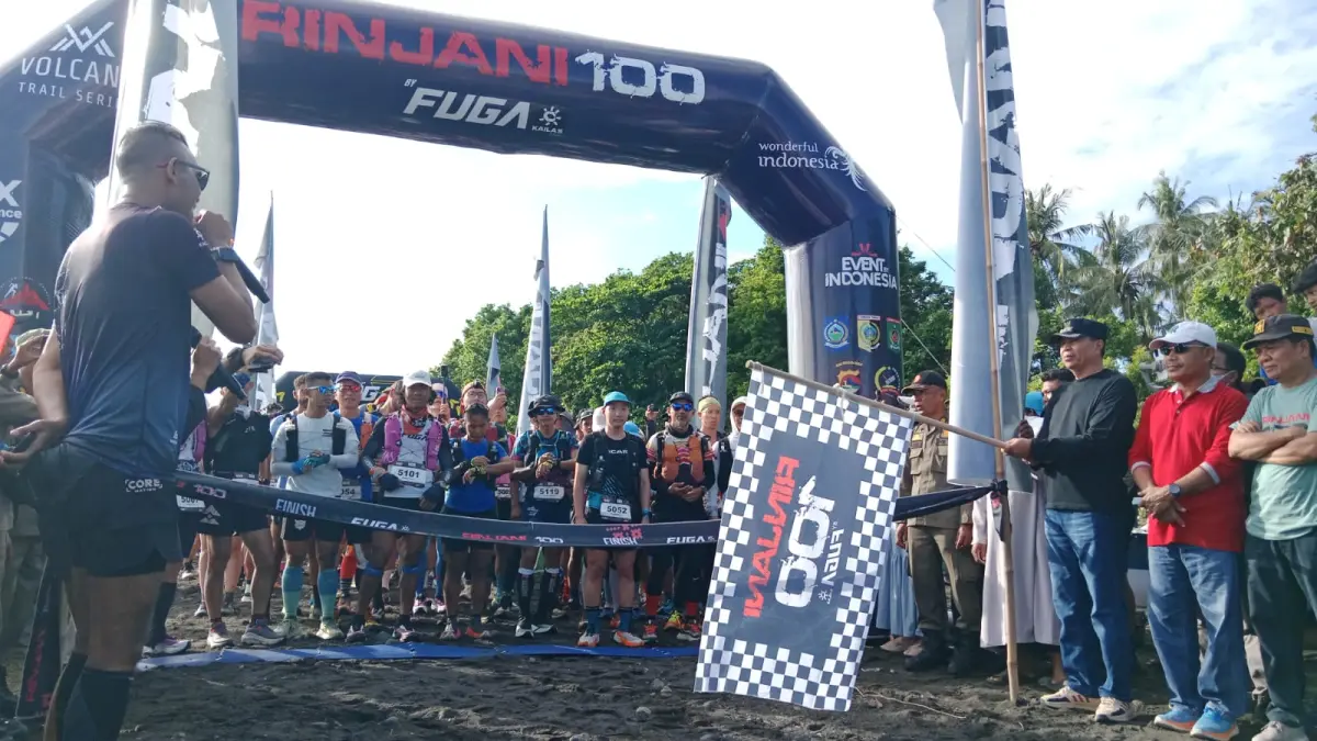 PESERTA LARI: Ratusan Peserta Rinjani 100 kategori 162 KM dari titik start di Pantai Pemenangan, Desa Belanting, Kecamatan Sambelia beberapa hari lalu