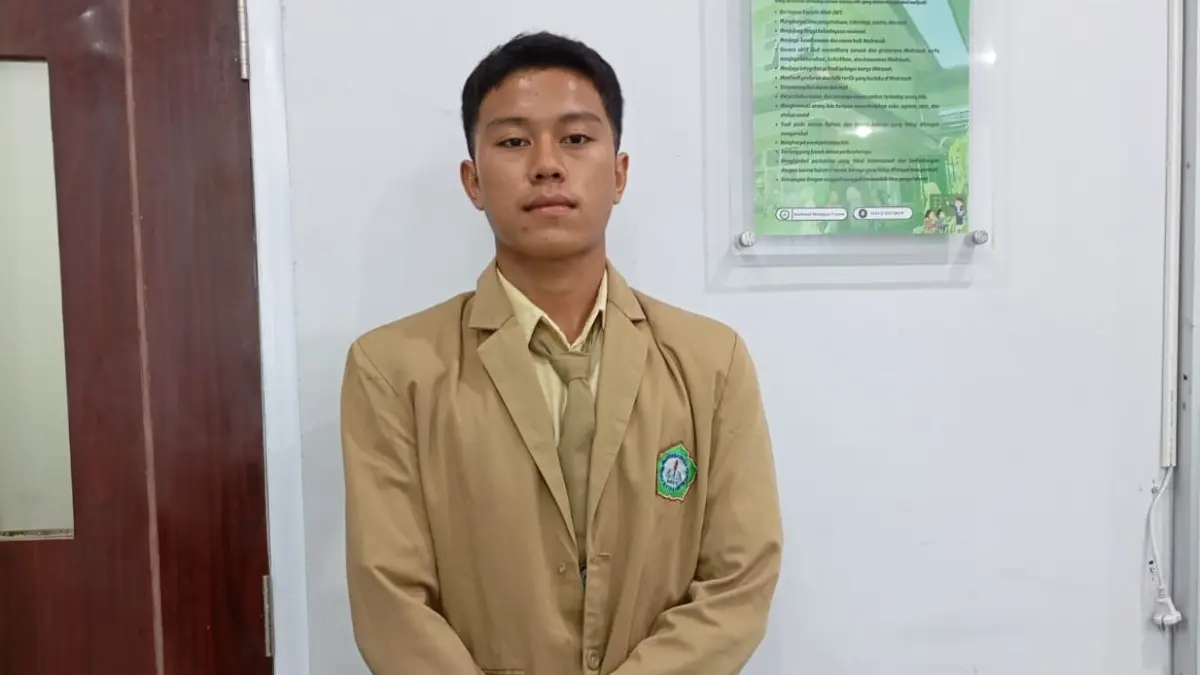 BERPRESTASI: Lalu Gede Afgan, siswa MAN 2 Mataram yang meraih emas Open Pencak Silat Tournament 2026.

