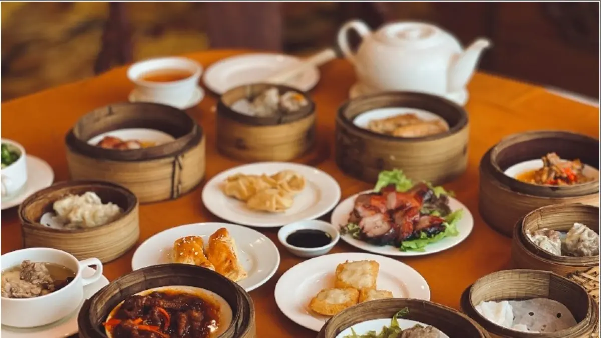 Hotel ini juga menghadirkan pengalaman kuliner melalui Golden Lotus Mataram, 100 persen halal restoran Chinese cuisine autentik dengan konsep tidak menggunakan daging babi dan tidak menggunakan lemak babi. (IST)