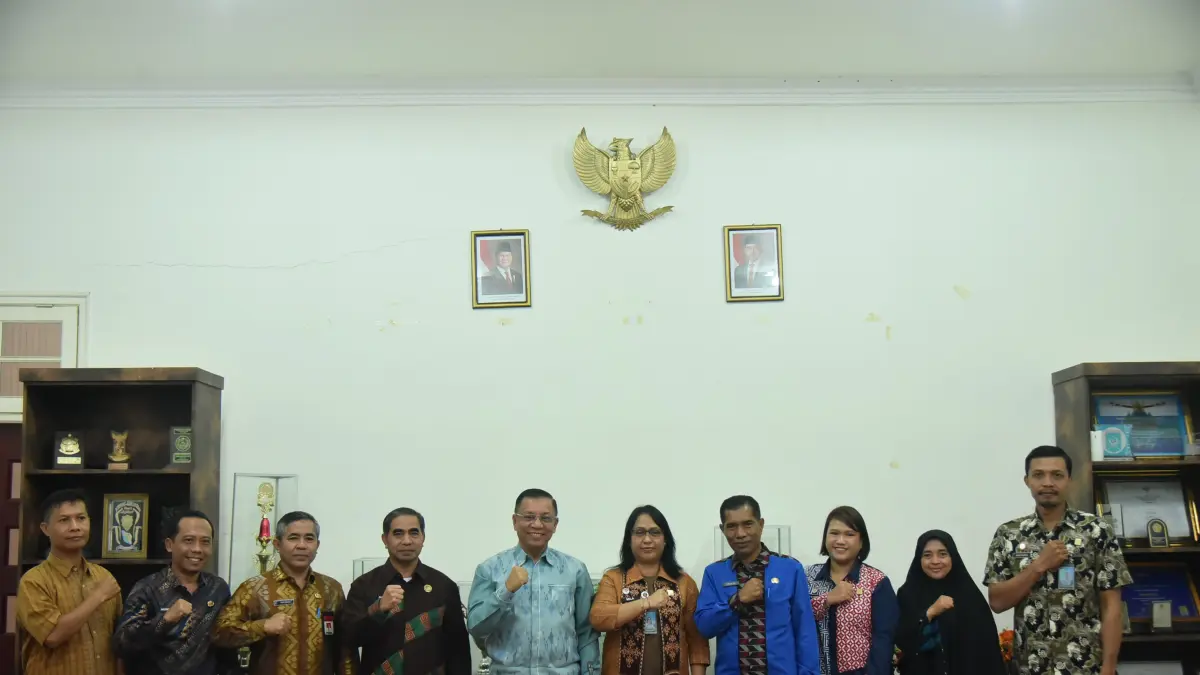 Kepala Kanwil Kemenkum NTB I Gusti Putu Milawati bersama Wali Kota Bima H. A. Rahman membahas penguatan Posbankum, pelatihan paralegal, serta perlindungan motif tenun dan kekayaan intelektual khas Kota Bima.