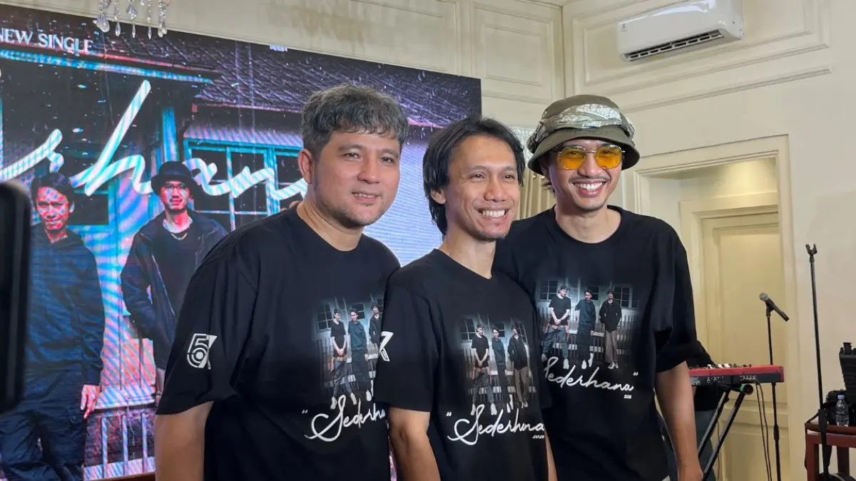 Punggawa Grup musik Sheila on 7 (So7) merilis single baru berjudul Sederhana tepat di hari jadinya yang ke-30 pada Rabu (6/5) lalu. (JAWA POS)
