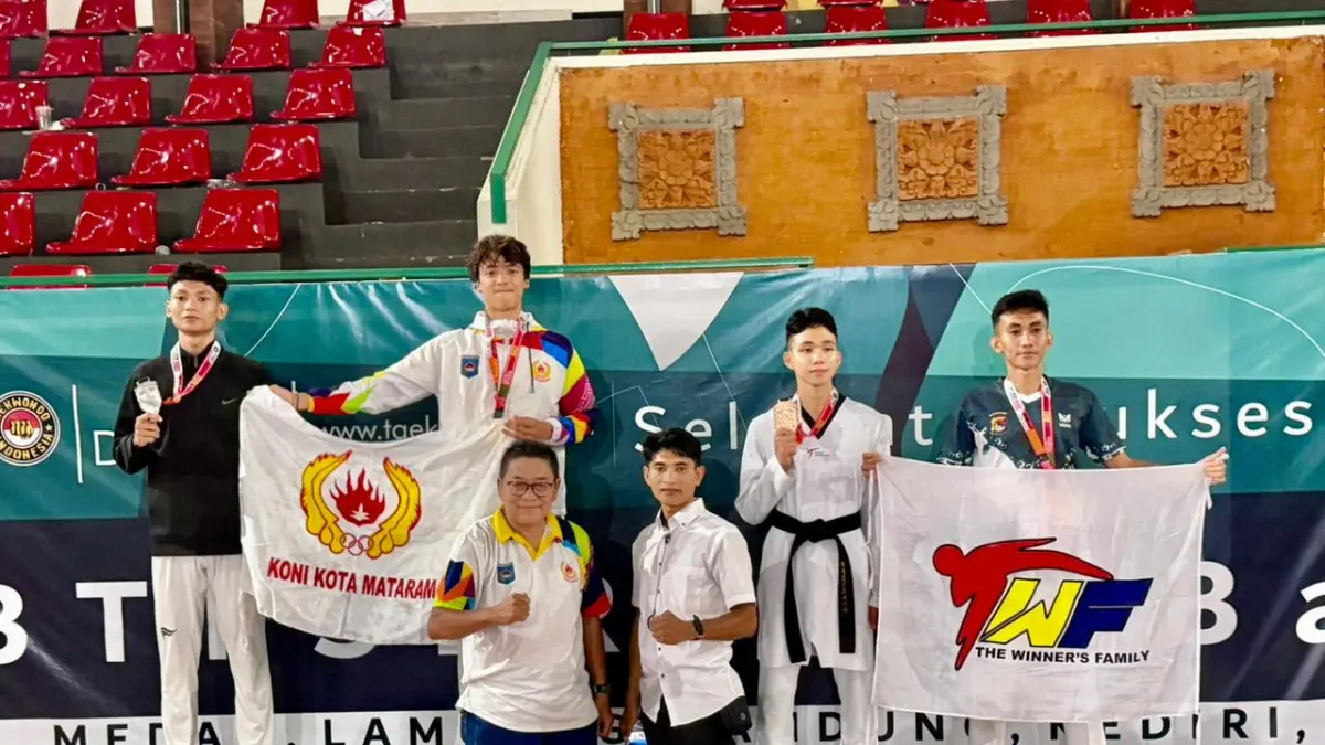 Atlet taekwondo Mataram Danny Ali Stewart meraih medali emas. (IST/LOMBOK POST)