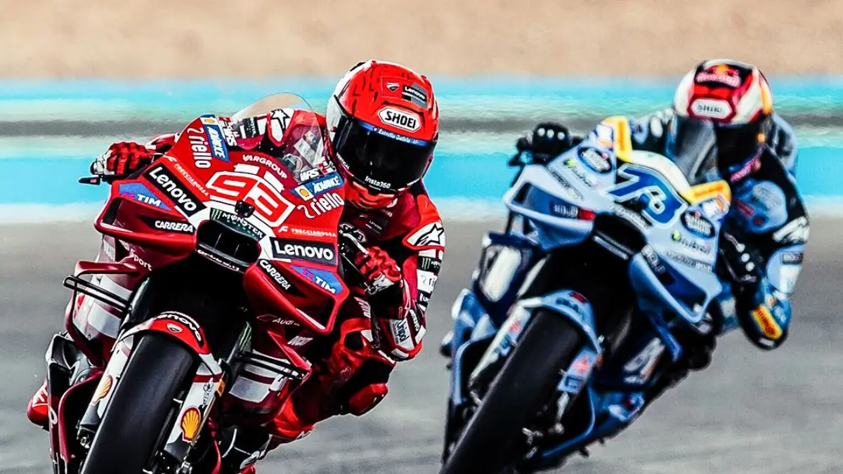 MotoGP resmi memperbarui aturan masuk pit lane mulai GP Prancis di Le Mans. Pembalap yang melanggar jalur bakal kena sanksi. (Instagram MotoGP)