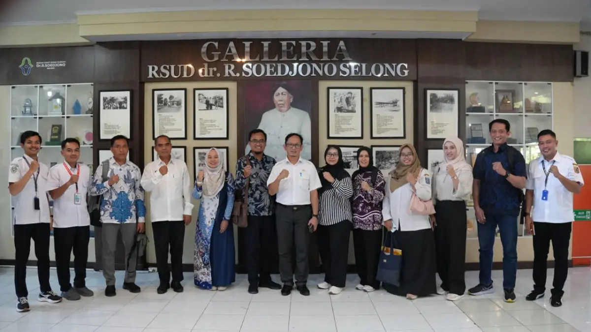 OPERASI CATHLAB: Tim RSUD Provinsi NTB saat mendampingi dan melihat kesiapan TIM RSUD Soedjono Selong untuk mengoperasikan Cathlab