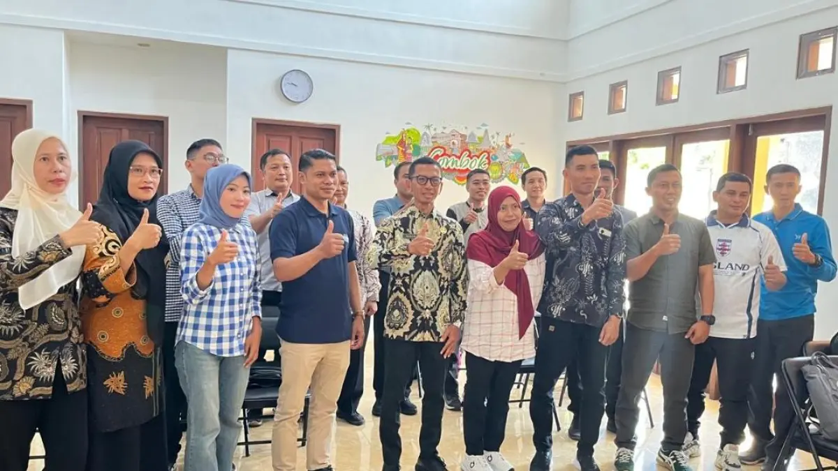 SEMANGAT: Pendamping daerah bersama peserta dan tim pelaksana saat workshop Nutrifood Physical Education Teacher (NPET) 2026 di Lombok.