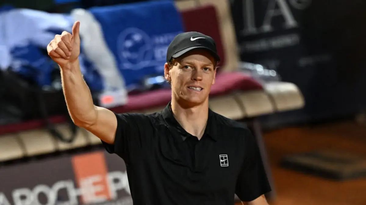 Jannik Sinner membuka langkah di ATP Roma 2026 dengan kemenangan atas Sebastian Ofner dan memperpanjang rekor beruntungnya. (Instagram Jannik Sinner)