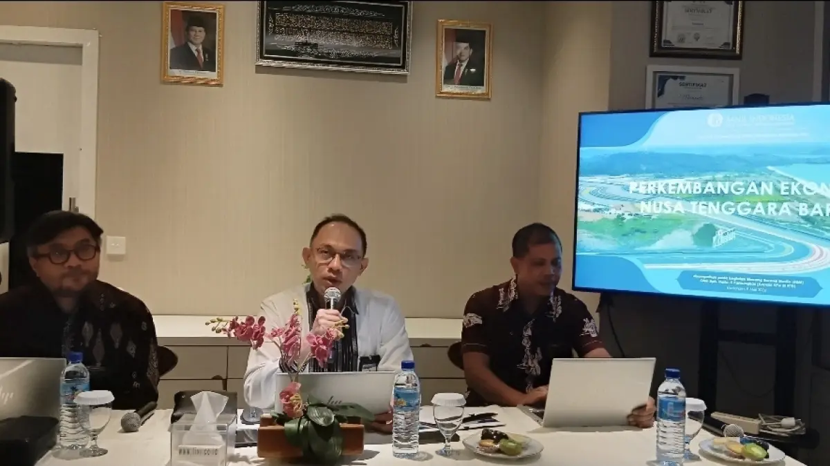 Kepala Perwakilan Bank Indonesia (BI) Provinsi NTB, Hario K. Pamungkas (Tengah), memaparkan bahwa ekonomi nasional masih menunjukkan taji dengan pertumbuhan mencapai 5,61 persen (yoy) pada triwulan kedua (tw-II) tahun 2026.