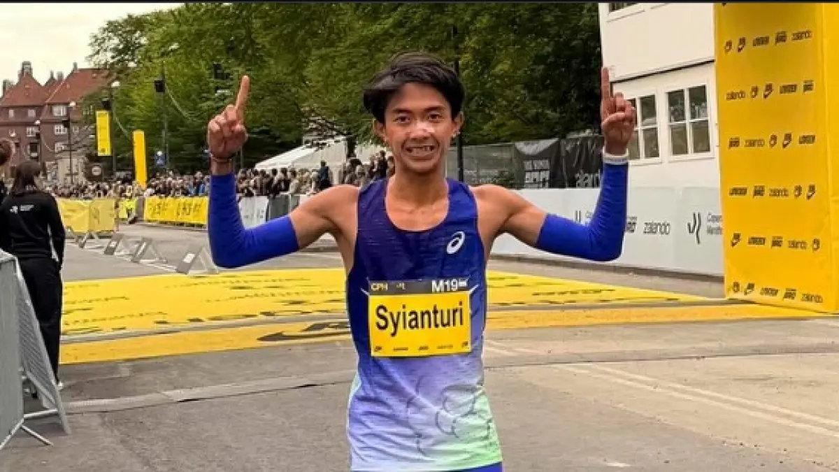 Pelari Indonesia Robi Syianturi cetak sejarah di Copenhagen Marathon 2026. 