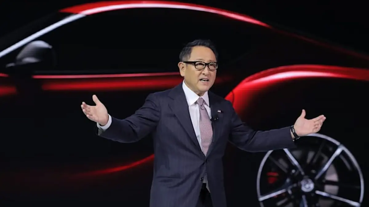 Akio Toyoda menilai masa depan industri otomotif tidak bisa hanya bergantung pada kendaraan listrik berbasis baterai. (ist)
