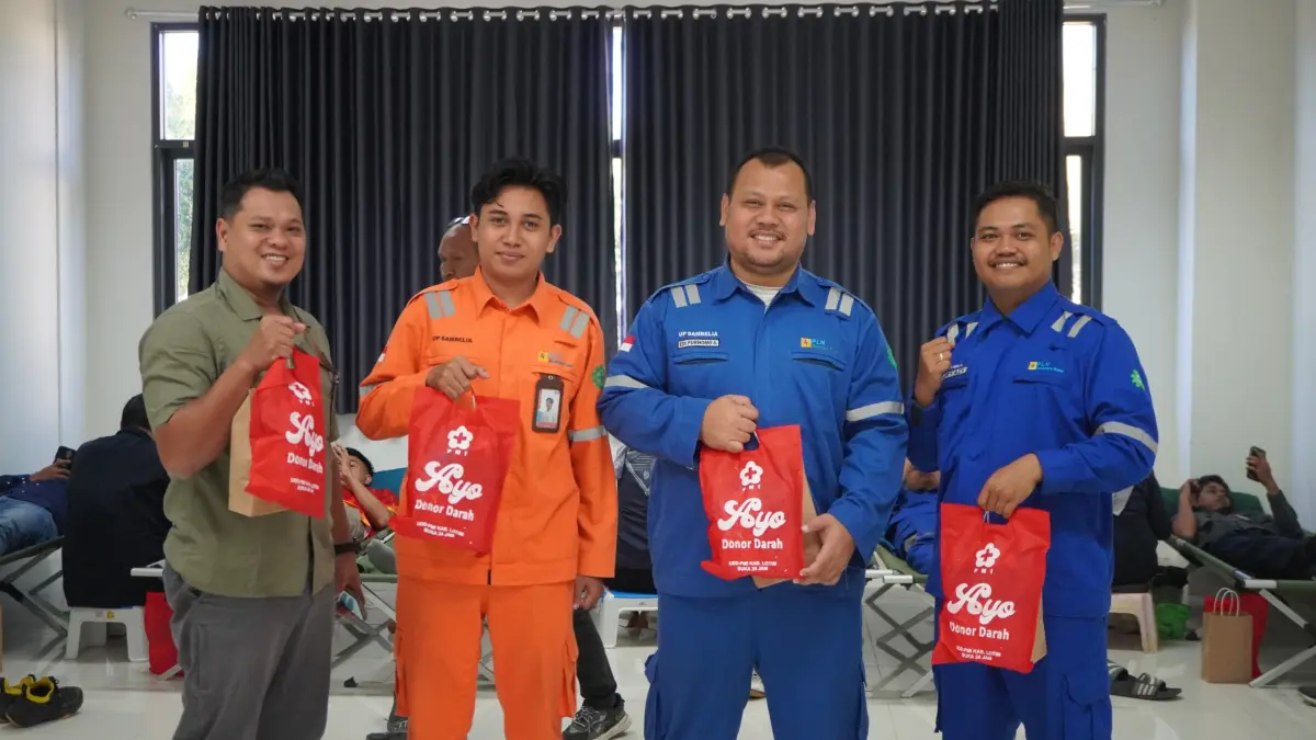 DONOR DARAH: Manager dan jajaran pegawai PT PLN Nusantara Power UP Sambelia saat sedang melakukan donor darah untuk memperingati hari buruh Internasional 2026.