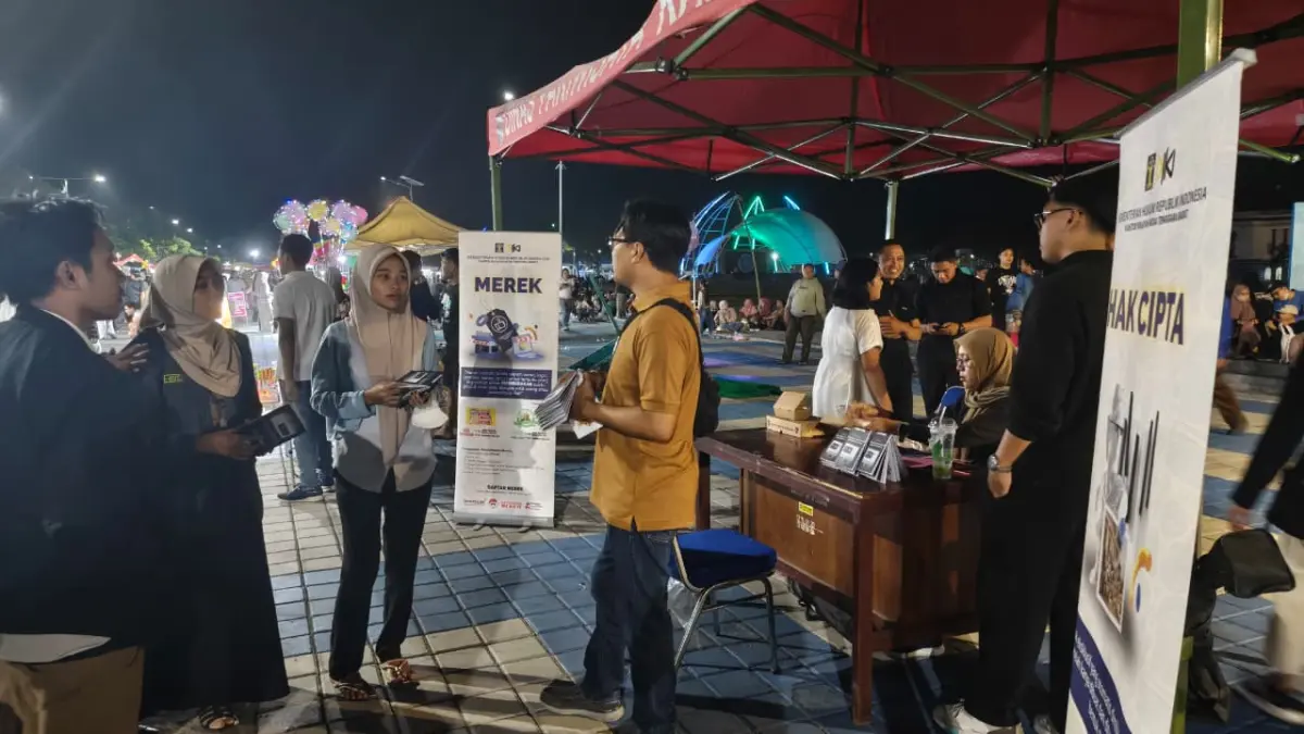 Kanwil Kemenkum NTB membuka booth layanan konsultasi Kekayaan Intelektual pada Car Free Nite di Lombok Barat guna meningkatkan kesadaran masyarakat terhadap pentingnya pelindungan hak cipta dan karya kreatif.