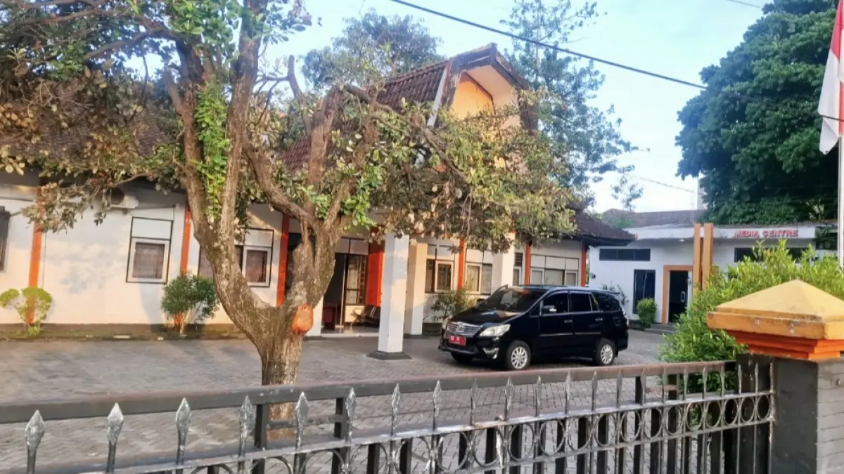 Bawaslu NTB terus lakukan koordinasi dengan pemprov untuk pinjam pakai kantor baru. Kantor Bawaslu NTB di Jalan Udayana ini akan segera pindah setelah Pemprov NTB kalah kasasi di Mahkamah Agung (MA).