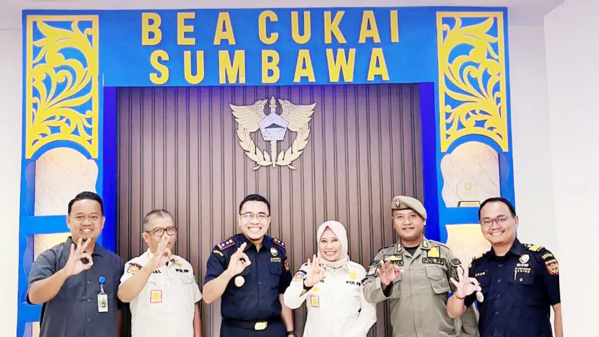 Satpol PP NTB  melakukan kunjungan strategis ke Kantor Pelayanan dan Pengawasan Bea dan Cukai (KPPBC) Tipe Madya Pabean C Sumbawa Selasa (12/5).