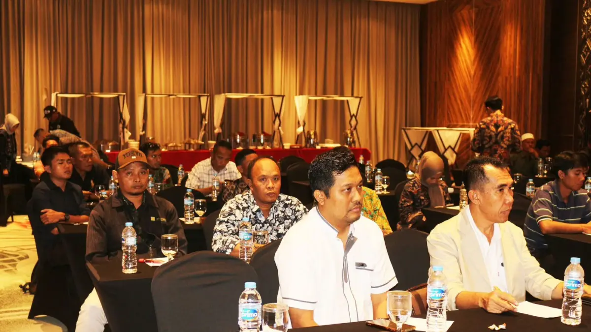 SOSIALISASI: Sejumlah perwakilan koperasi di NTB yang mengikuti kegiatan sosialisasi pengembangan usaha pertambangan berbasis koperasi di Mataram, pekan lalu. (Istimewa)