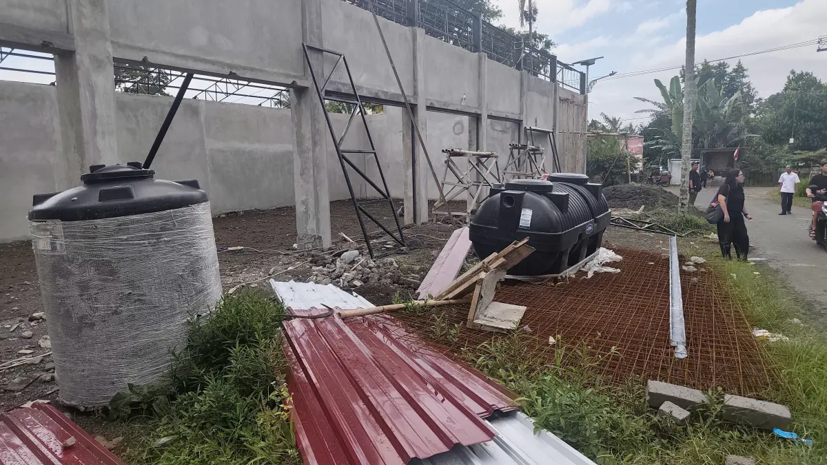 PROYEK PEMERINTAH: Salah satu Koperasi Desa Kelurahan Merah Putih di Lombok Timur yang sedang dalam tahap pembangunan.
