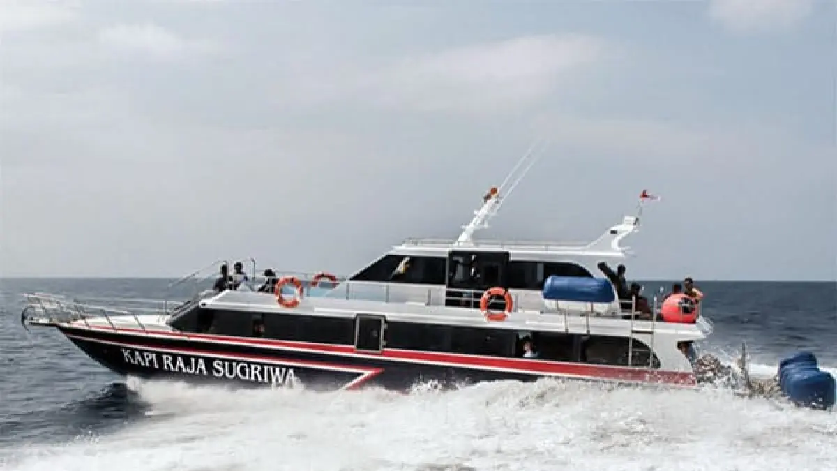 WACANA TRAYEK PINDAH: Salah satu kapal cepat dari Pelabuhan Bangsal membawa penumpang menuju tiga Gili.