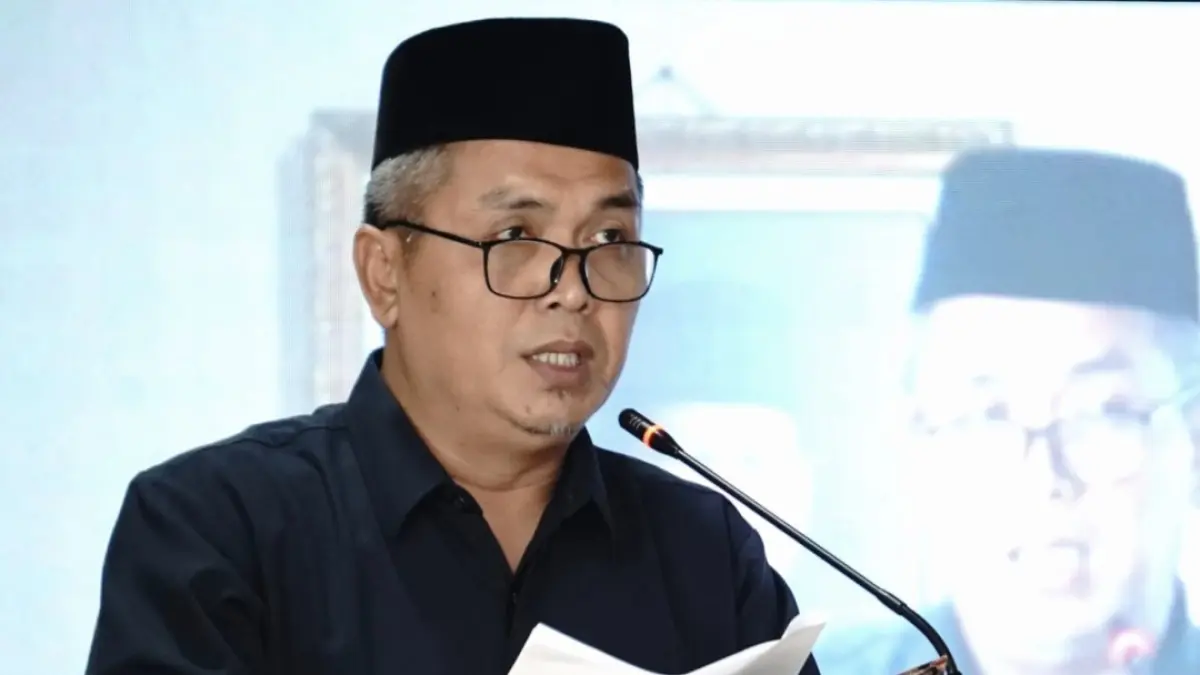 Anggota Komisi I DPRD NTB Muliadi mengingatkan pemprov tak rekrut pegawai honorer lagi karena aturan pusat dan memberatkan APBD. 