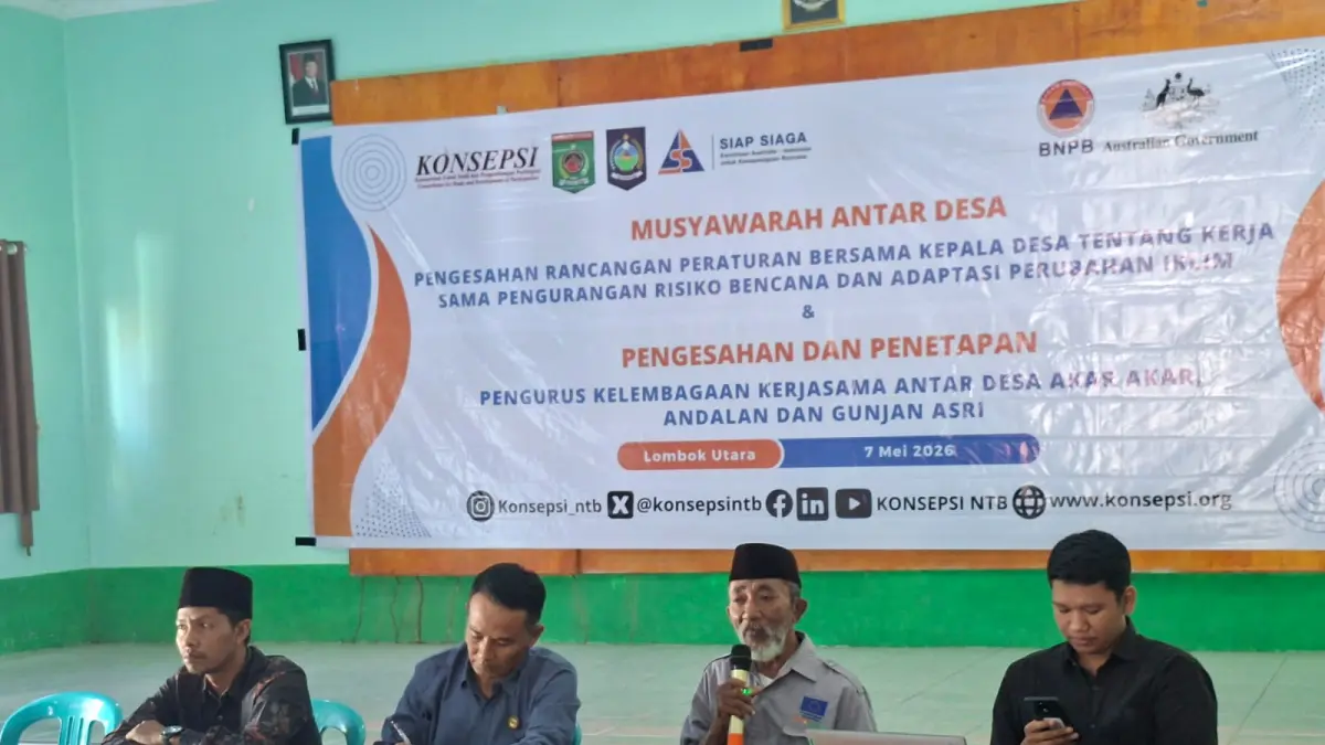 BERMUSYAWARAH: Suasana pelaksanaan penyusunan Rancangan Peraturan Bersama Tiga Kepala Desa tentang PRB dan Adaptasi API.&nbsp;