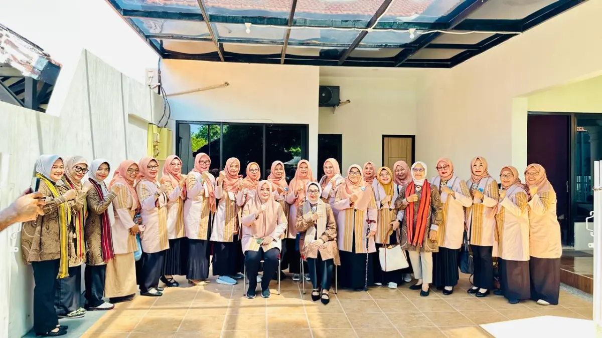 Jajaran BKOW NTB bersama BKOW Jawa Timur usai kegiatan (IST/LOMBOK POST)