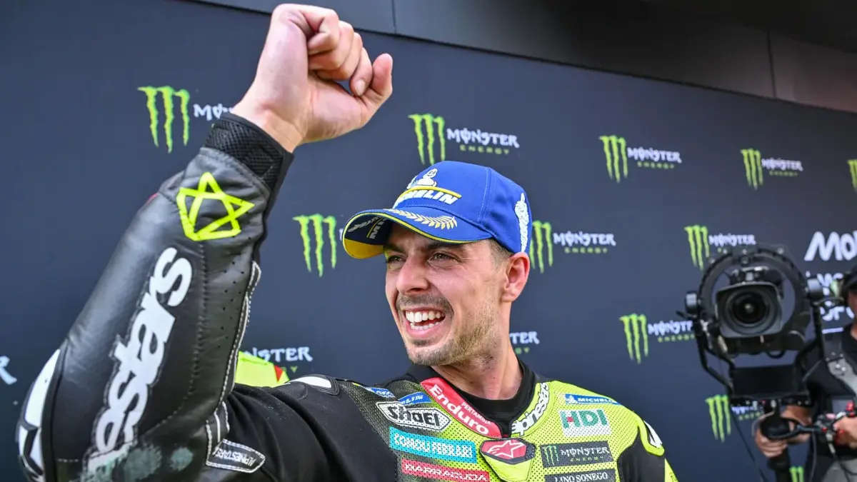 Fabio Di Giannantonio juara MotoGP Catalunya 2026 usai balapan penuh drama dan dua kali red flag di Barcelona. (motogp.com)