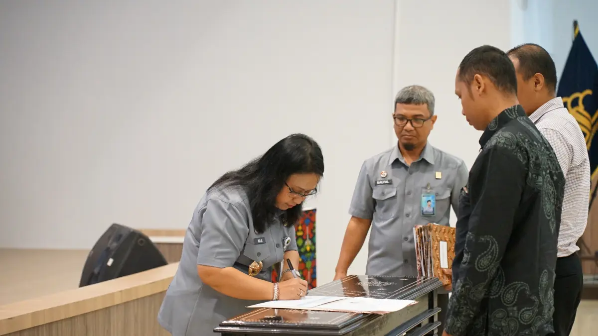 Kakannwil Kemenkum NTB I Gusti Putu Milawati bersama 19 Organisasi Bantuan Hukum menandatangani addendum kontrak Bantuan Hukum Tahun Anggaran 2026 guna memperluas akses keadilan bagi masyarakat miskin dan kelompok rentan di Nusa Tenggara Barat.