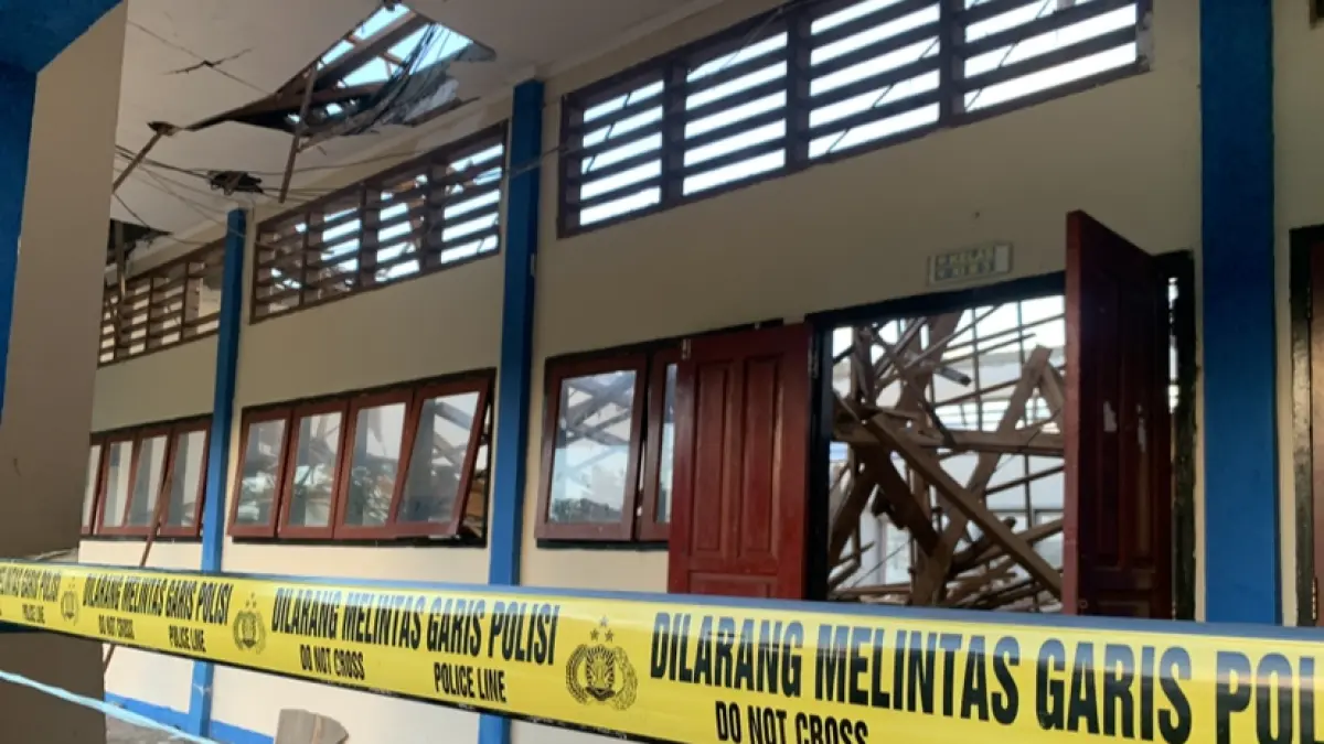 Bangunan kelas SMAN 7 Mataram yang roboh pada Selasa 19 Mei