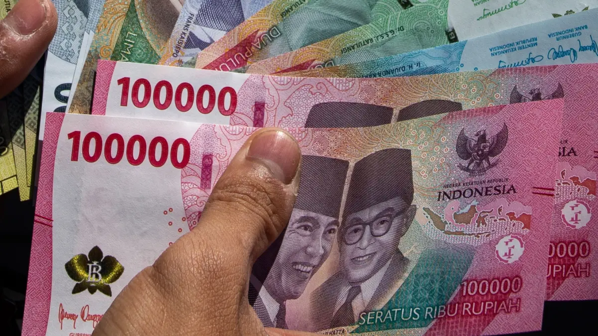 PENDAPATAN: Ilustrasi uang rupiah yang mencerminkan potensi DBH yang diharapkan, dapat digunakan untuk mendukung pembangunan di Bumi Gora. (IVAN/LOMBOK POST)