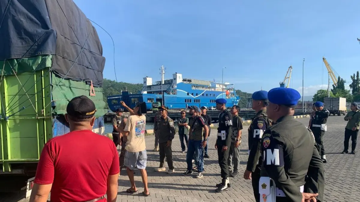 DIGAGALKAN: Pol PP Lobar - Beacukai Mataram Gagalkan Penyelundupan 1 Juta Batang Rokok Ilegal di Pelabuhan Lembar, Modus Ditutupi Kardus Mi Instan.