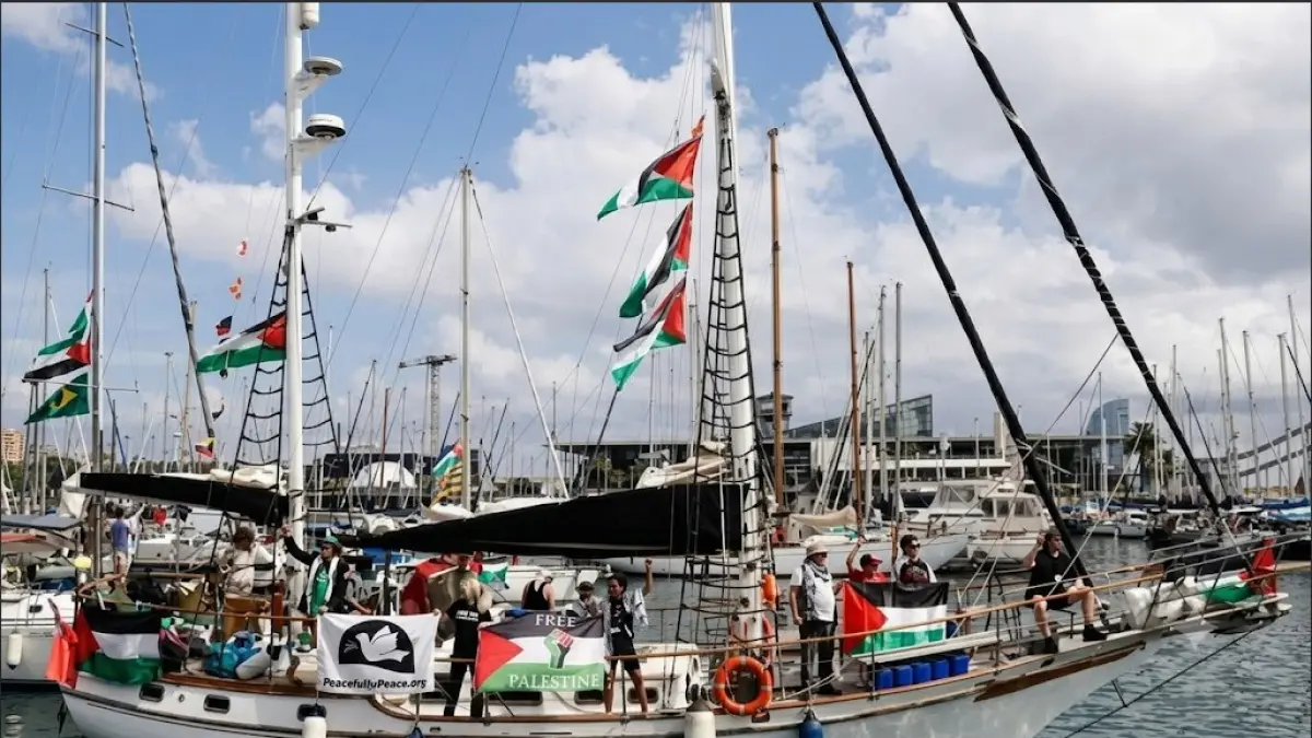 Ilustrasi kapal Global Sumud Flotilla yang dicegat Israel di Laut Mediterania. Sejumlah lembaga dari beberapa negara yang hendak mengirimkan bantuan ke Palestina mendapatkan gangguan dari militer Israel. Seperti penangkapan sembilan WNI oleh militer Israel yang tergabung dalam misi kemanusian Global Sumud Flotilla saat berlayar di 250 mil laut dari pesisir Gaza pada Senin (18/5)(Instagram)