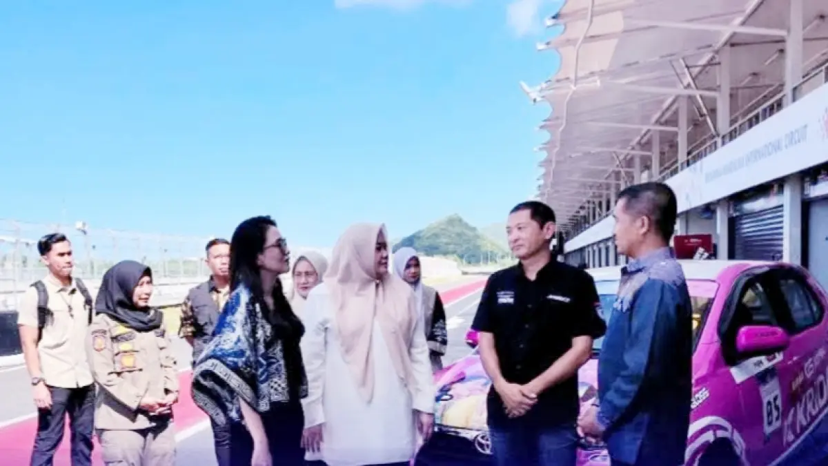 Kasat Pol PP NTB turun langsung dalam pengawalan Wagub NTB dan Gubernur Maluku Utara saat berkunjung ke Sirkuit Mandalika.