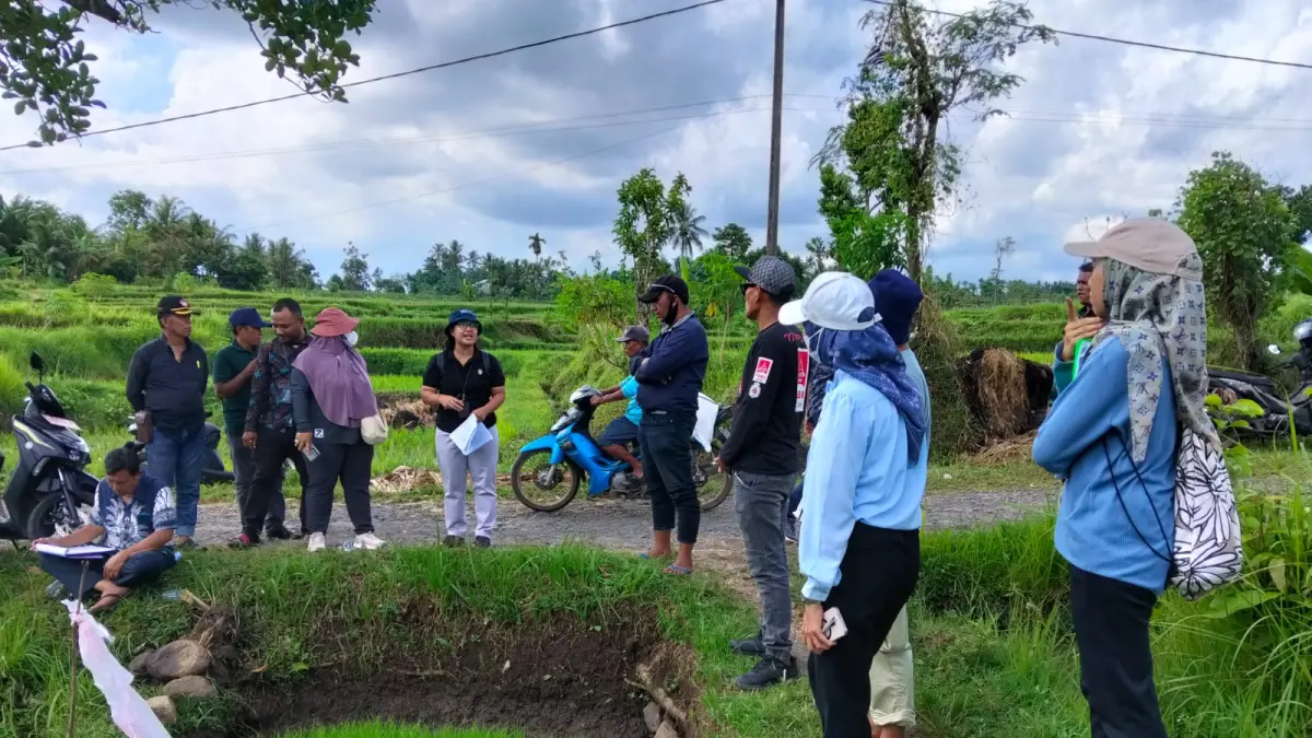Kejaksaan Negeri Lombok Tengah mengawal pelaksanaan Sidang Pemeriksaan Setempat (PS) terkait sengketa aset desa seluas 256.200 meter persegi pada Kamis (21/5). 