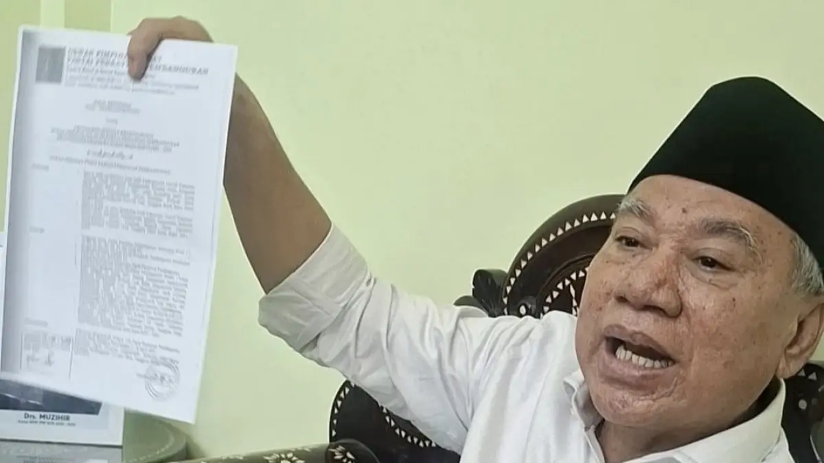 Ketua DPW PPP NTB H Muzihir menunjukkan SK kepengurusan DPW PPP NTB periode 2021-2026 yang sudah berakhir masa berlakunya pada April 2026 lalu.&nbsp;