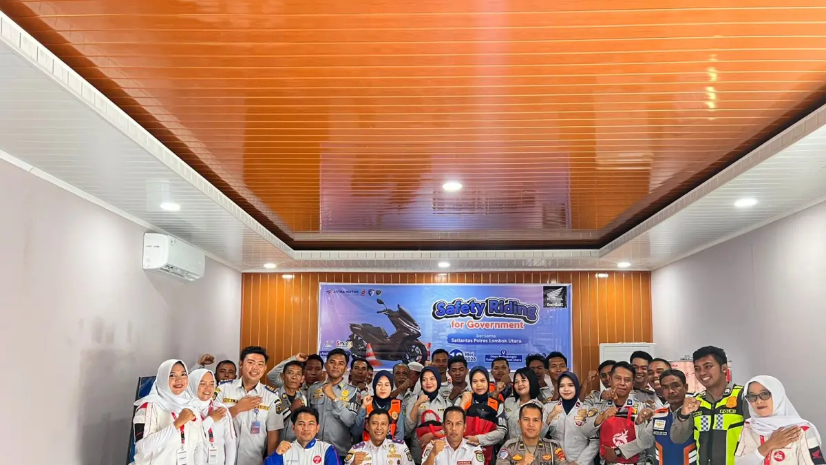 Kolaborasi : Tim Safety Riding Astra Motor NTB dan Dishub KLU beserta Satlantas Polres Lombok Utara. (ist/Lombok Post)