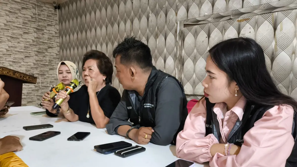 Lusy saat menceritakan persoalan hukumnya di depan awak media, Kamis (22/5). 