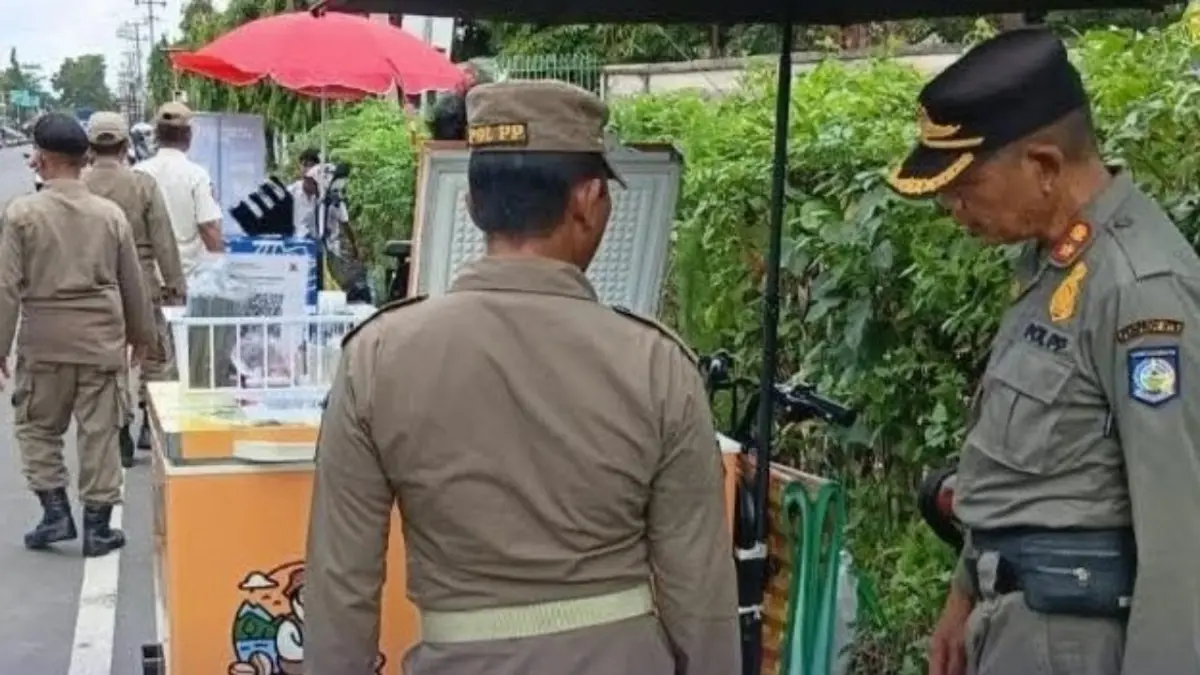 Operasi penertiban yang dimulai sejak pukul 11.30 WITA ini juga dipicu oleh banyaknya aduan masyarakat yang merasa terganggu.