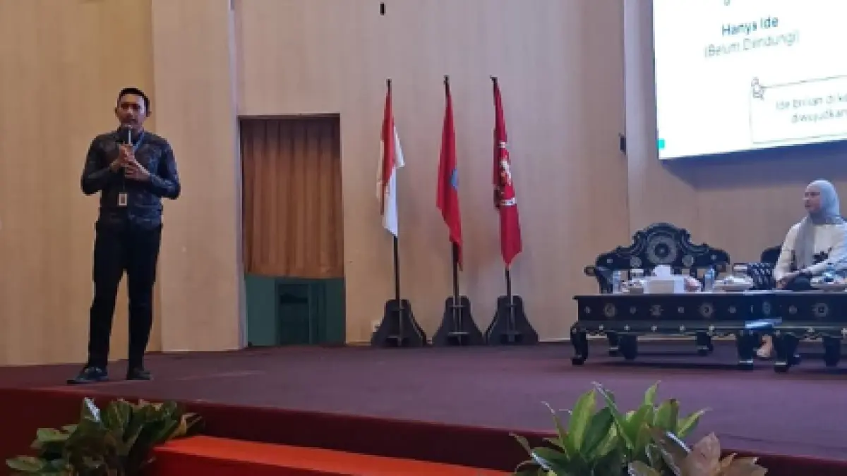 Analis Kekayaan Intelektual Kanwil Kemenkum NTB, I Nyoman Sanistrya Utaya, menyampaikan materi tentang pentingnya perlindungan merek dan Kekayaan Intelektual dalam Seminar Bisnis FORMASI 2026 di Universitas Mataram, Kamis (21/5/2026).