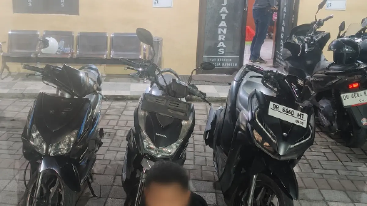 DITANGKAP: Pecatan abdi negara berinisial PAA alias Nova diamankan ke Mapolresta Mataram, Jumat dini hari (22/5). (HARLI/LOMBOK POST)
