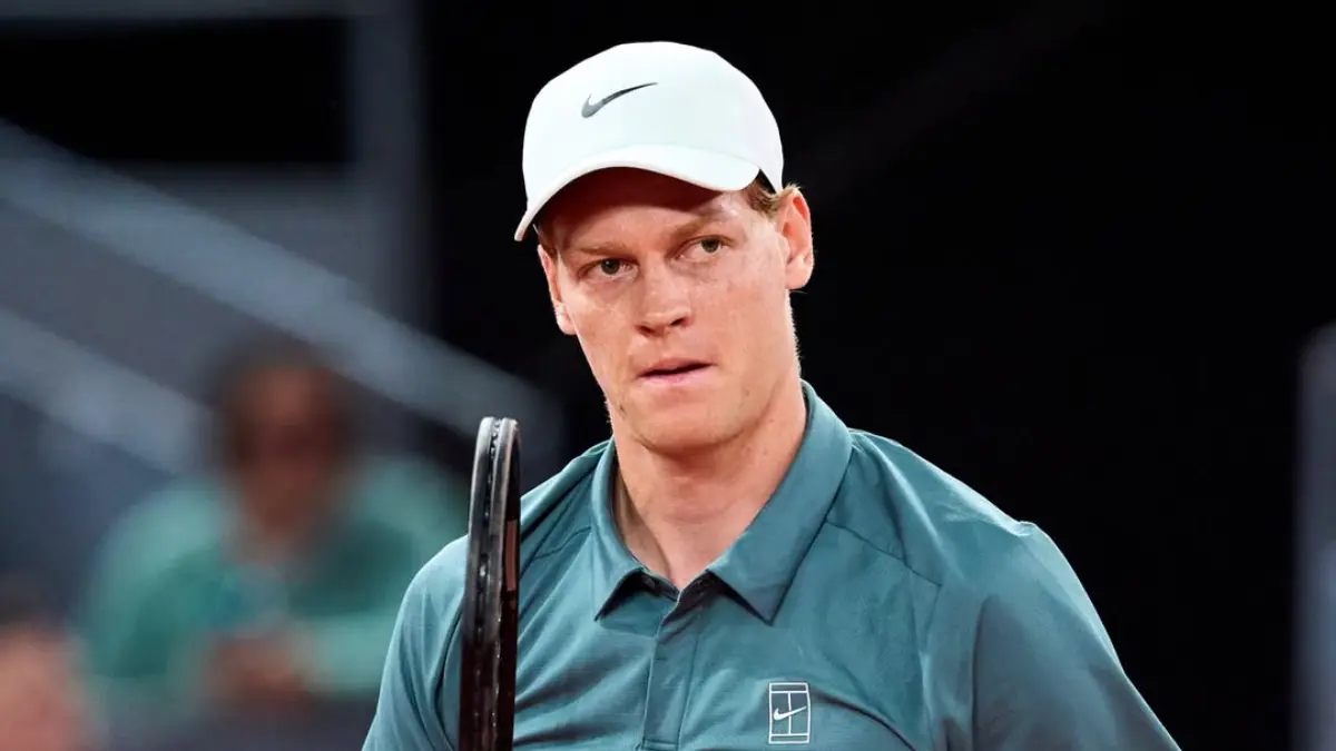 Jannik Sinner memburu sejarah di Roland Garros 2026 dengan target Career Grand Slam dan menyamai rekor Rafael Nadal.