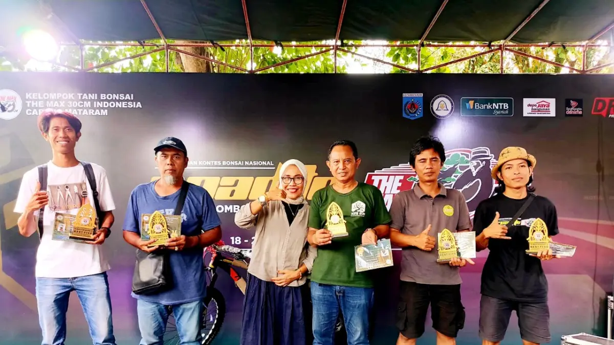 Kontes Bonsai Nasional The Max 30cm Mataram ditutup dengan pengumuman pemenang dan pembagian Sertifikat, Lombok Tengah jadi juara umum.