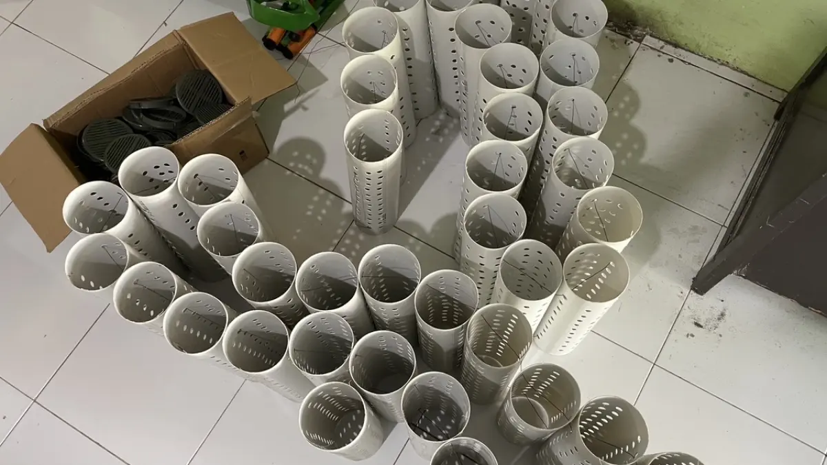 Fasilitas biopori untuk memgendalikan sampah dan air tanah.  