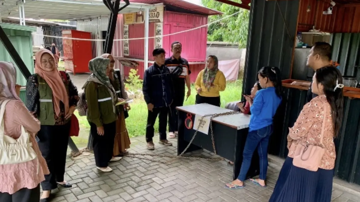 Penanganan pengaduan masyarakat terkait kelengkapan perizinan berusaha UMKM di wilayah Ukir Kawi, JalanSelaparang, Kelurahan Mayura, Kecamatan Cakranegara, Selasa ( 3/3).