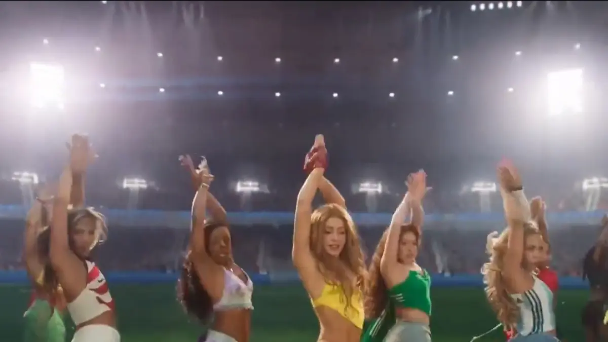 Shakira kembali mencuri perhatian dunia lewat lagu Piala Dunia “Dai Dai” bersama Burna Boy yang viral di media sosial.