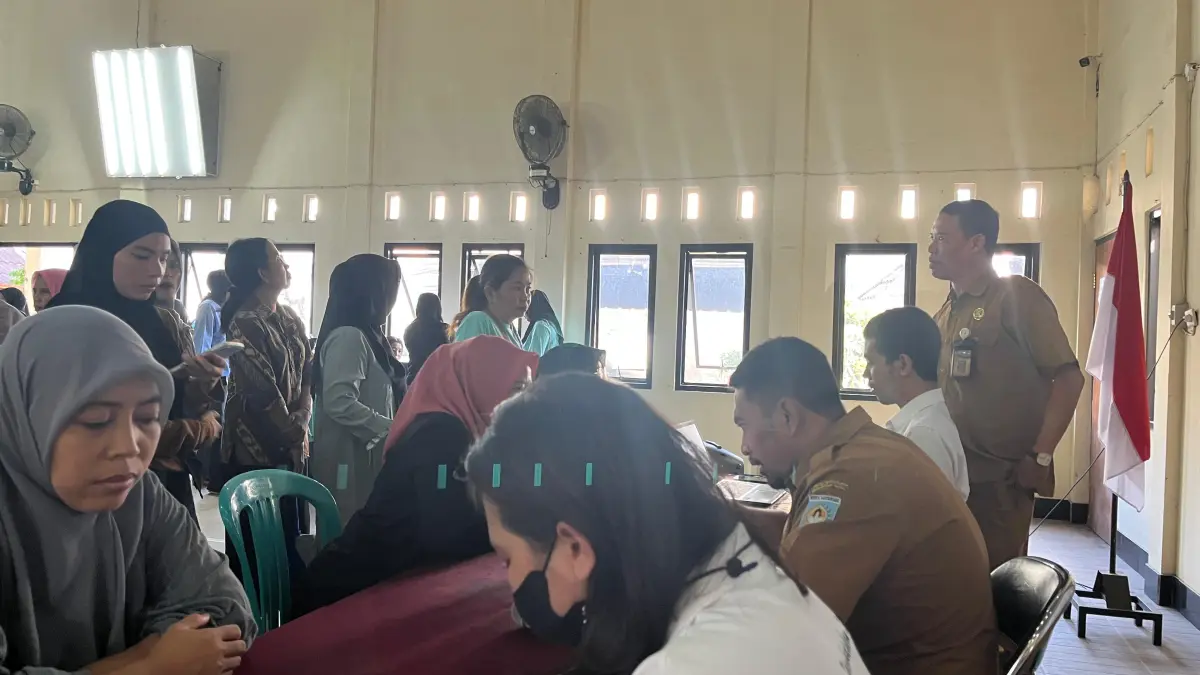 Proses aktivasi IKD kader posyandu di Kecamatan Mataram sebagai agen pendamping bagi penerima bansos digital, beberapa waktu lalu. 