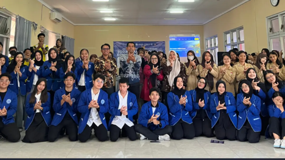 Universitas Bumigora bersama SMKN 4 Mataram menggelar sosialisasi dan diskusi edukatif tentang moderasi beragama, bela negara, anti bullying, dan kesadaran HAM bagi generasi muda di era digital.