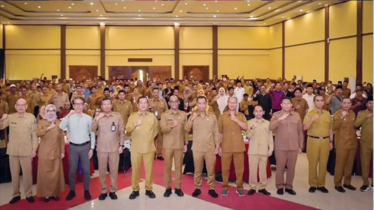 DESA BERSAYA: Gubernur NTB Lalu Muhamad Iqbal bersama sejumlah kepala OPD saat membuka Rapat Koordinasi Desa Berdaya Tematik 2026 di Aula Hotel Grand Madani, Mataram, Senin (25/5). (Diskominfotik NTB)