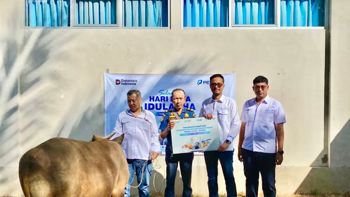 Prosesi penyerahan bantuan hewan kurban secara simbolis dipusatkan di Kantor Pelindo Cabang Lembar pada Senin (25/5), dengan dihadiri langsung oleh para perwakilan tokoh agama dan pengurus yayasan penerima manfaat.
