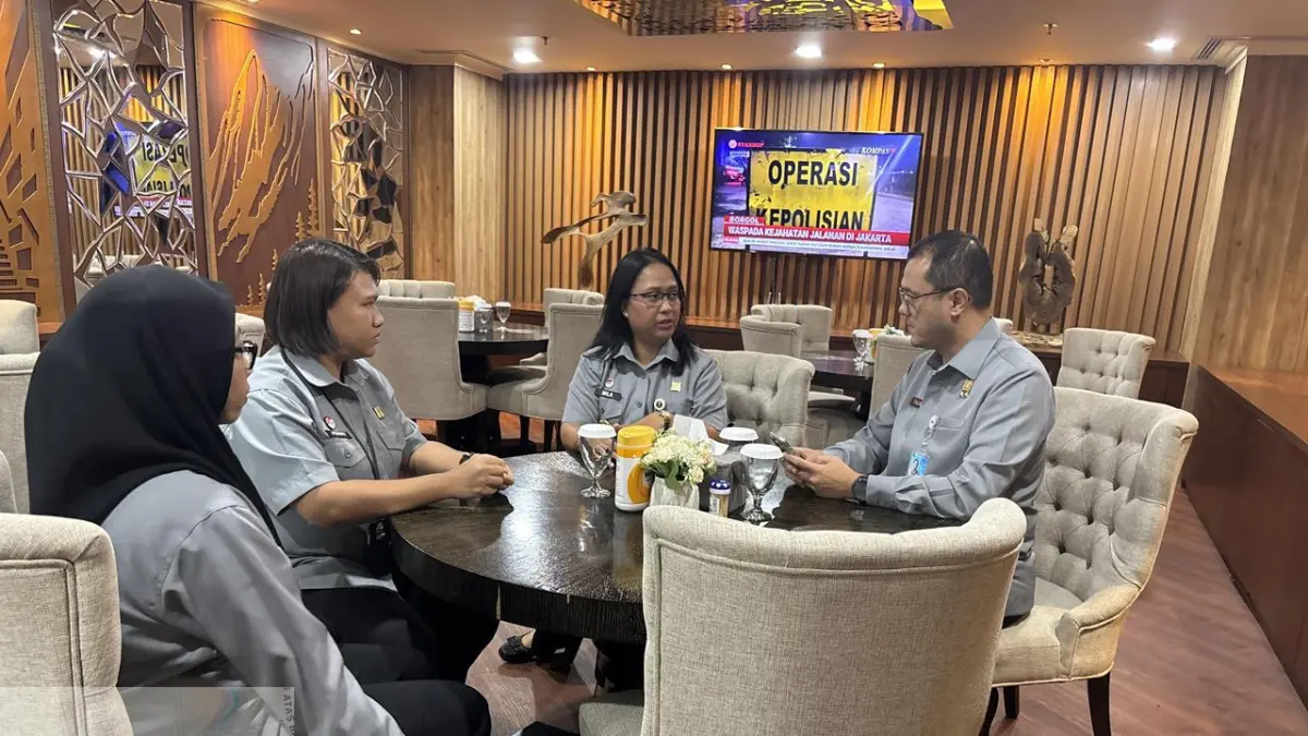 Kepala Kantor Wilayah Kementerian Hukum NTB I Gusti Putu Milawati bersama jajaran Direktorat Jenderal Kekayaan Intelektual saat melakukan koordinasi terkait perlindungan Tenun Kre Alang Sumbawa, penguatan sentra kekayaan intelektual, dan pengembangan merek kolektif produk unggulan daerah.