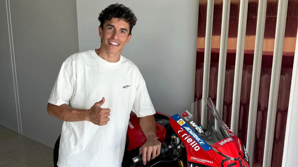 Marc Marquez siap comeback di MotoGP Italia 2026 usai operasi cedera kaki dan bahu. Ducati konfirmasi #93 menuju Mugello. (Akun X Ducati Corse)